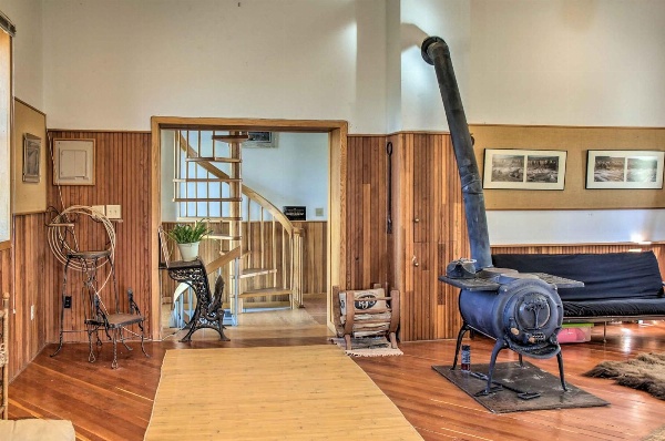 Converted Historic Schoolhouse with Hot Tub and Views! image 5
